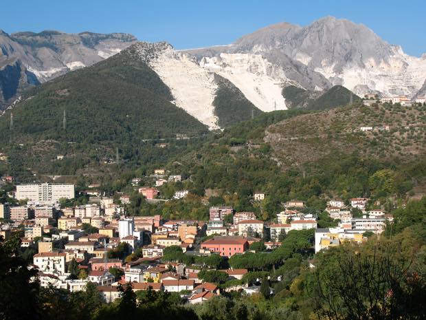 Carrara e as montanhas de mármore