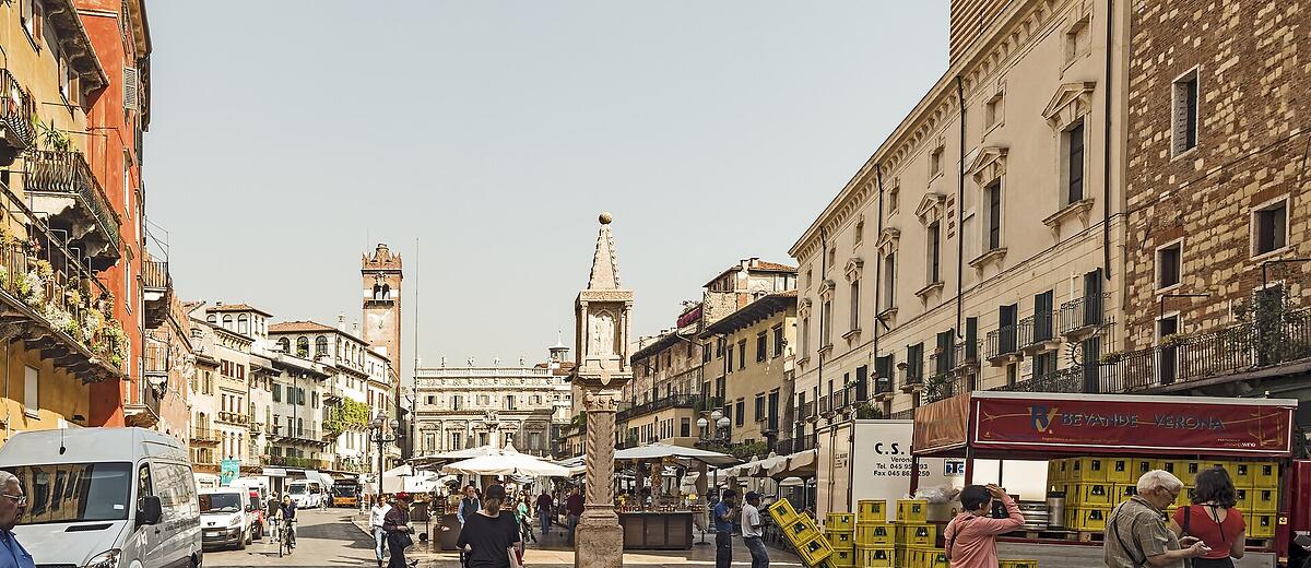 Piazza delle Erbe, Verona